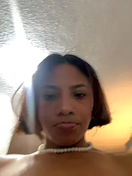 Snapshot of Nia_Desire chatting on 11.18.25 Nia Desire online show from 11.18.25