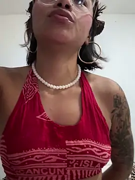 Snapshot of Nia_Desire chatting on 12.03.25 Nia Desire online show from 12.03.25