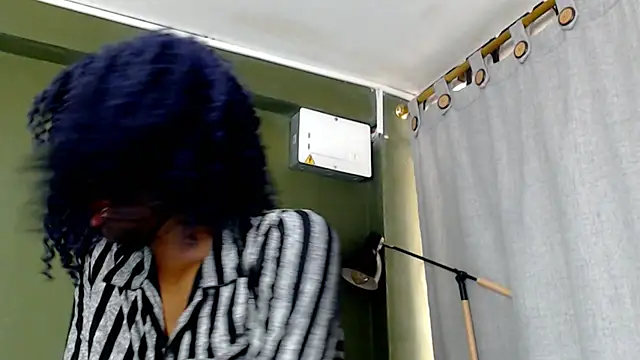 Evaa 18 online show from 09.16.25