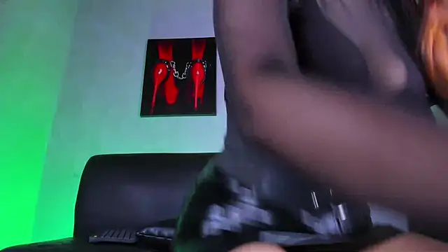 Snapshot of isabellestone chatting on 09.22.25 isabellestone online show from 09.22.25