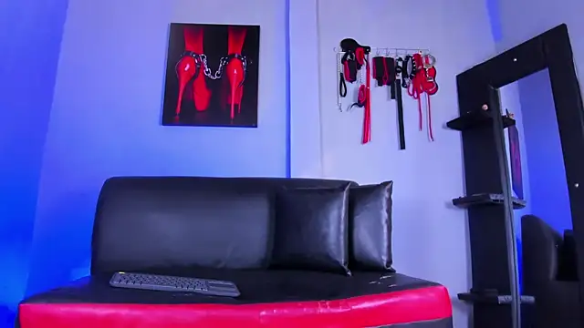 Snapshot of isabellestone chatting on 09.23.25 isabellestone online show from 09.23.25