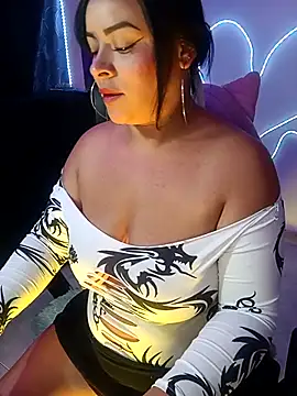 Snapshot of Danniela20 chatting on 11.25.25 Danniela20 online show from 11.25.25