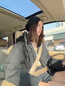 DollyTall online show from 02.04.26