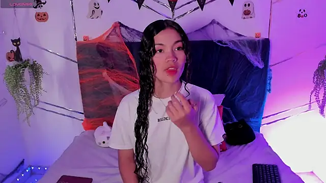 Camilla Miller01 online show from 10.16.25