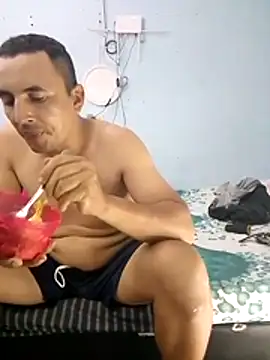 Snapshot of miroqui143 chatting on 10.31.25 miroqui143 online show from 10.31.25