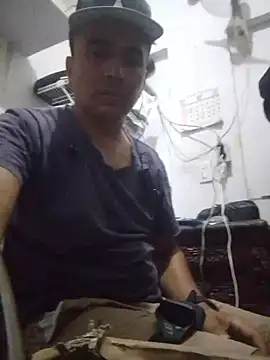 Snapshot of miroqui143 chatting on 11.14.25 miroqui143 online show from 11.14.25