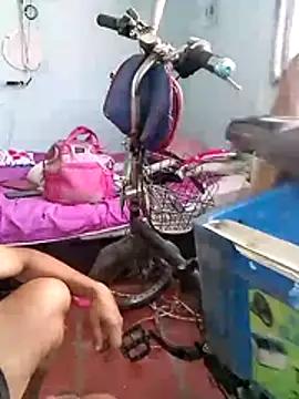 Snapshot of miroqui143 chatting on 11.22.25 miroqui143 online show from 11.22.25