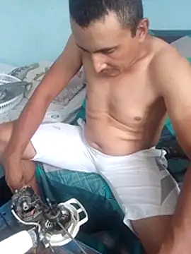 Snapshot of miroqui143 chatting on 12.14.25 miroqui143 online show from 12.14.25