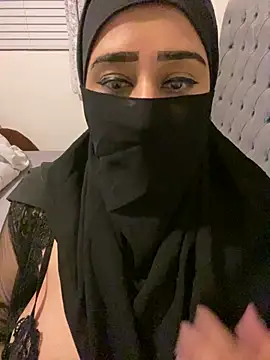 Snapshot of Pari_Persianbaddie6 chatting on 07.31.26 Pari Persianbaddie6 online show from 07.31.26