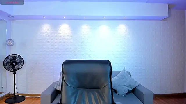 AidaJones online show from 11.05.25