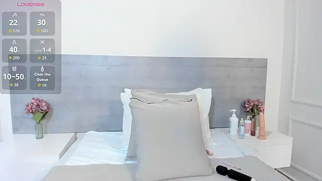 sunnyWhitee online show from 10.31.25