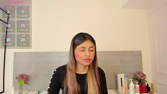 Snapshot of sunnyWhitee chatting on 04.23.26 sunnyWhitee online show from 04.23.26