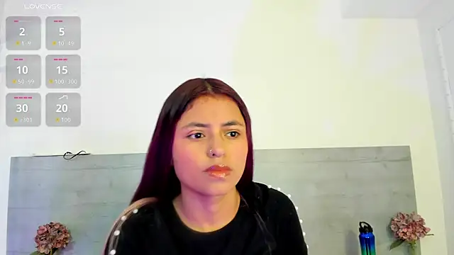 Snapshot of sunnyWhitee chatting on 05.22.26 sunnyWhitee online show from 05.22.26