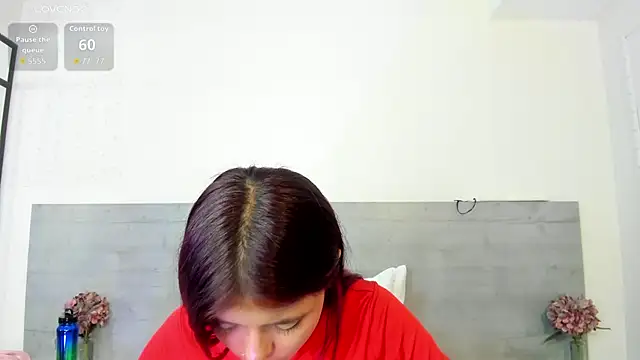 Snapshot of sunnyWhitee chatting on 05.25.26 sunnyWhitee online show from 05.25.26