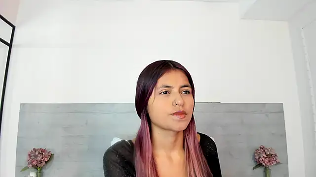 Snapshot of sunnyWhitee chatting on 06.04.26 sunnyWhitee online show from 06.04.26