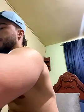 Snapshot of MaxDell chatting on 09.21.25 MaxDell online show from 09.21.25