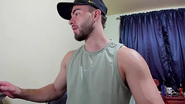 Snapshot of MaxDell chatting on 11.15.25 MaxDell online show from 11.15.25