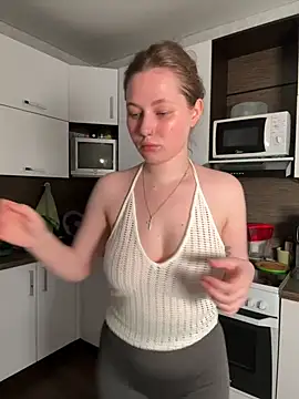 Snapshot of MikotoMisaka chatting on 11.19.25 MikotoMisaka online show from 11.19.25