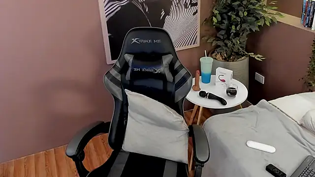 Skyyle  online show from 02.18.26