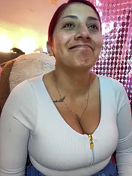 Snapshot of Nicol_V chatting on 12.19.25 Nicol V online show from 12.19.25