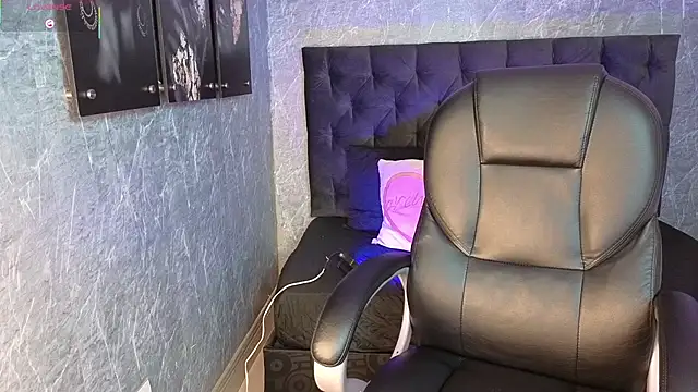 eileen  hills online show from 12.19.25