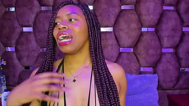 Snapshot of Thiana_Taylor chatting on 12.02.25 Thiana Taylor online show from 12.02.25