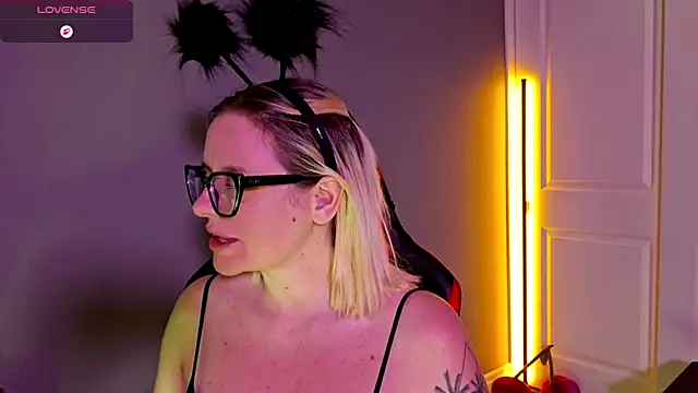 Charlies world online show from 10.31.25