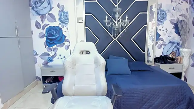 LatinaHoleQueen online show from 09.26.25