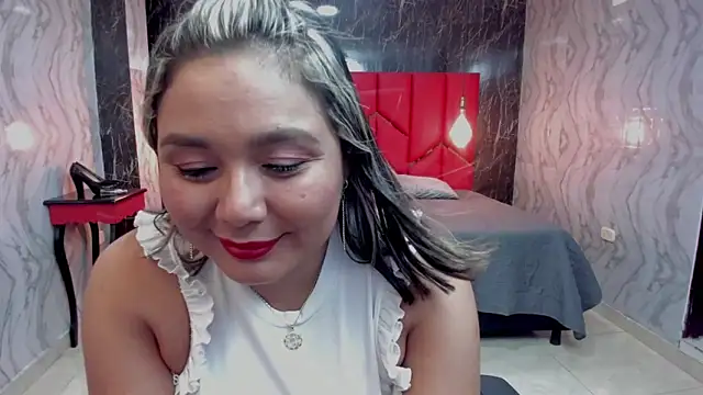 LatinaHoleQueen online show from 05.20.26