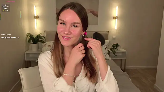 Snapshot of _Clare_Florence_ chatting on 10.11.25  Clare Florence  online show from 10.11.25