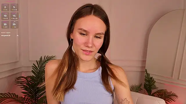 Snapshot of _Clare_Florence_ chatting on 10.12.25  Clare Florence  online show from 10.12.25