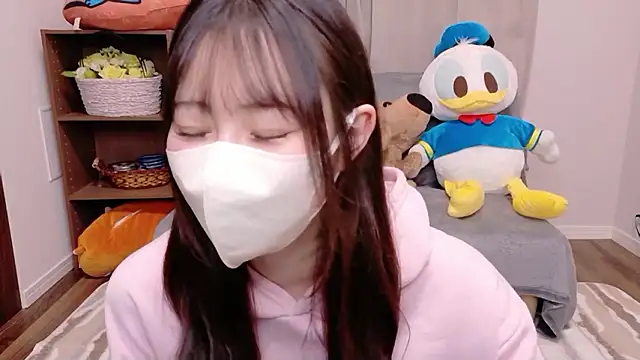 Snapshot of MOEMOE-Q chatting on 10.14.25 MOEMOE-Q online show from 10.14.25