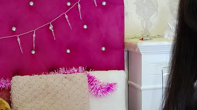 Snapshot of AlexisDevine chatting on 01.06.26 AlexisDevine online show from 01.06.26