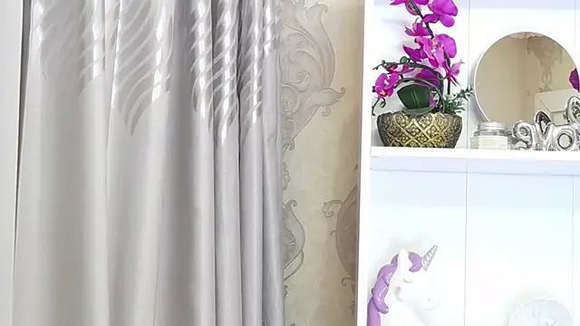 Snapshot of AlexisDevine chatting on 02.16.26 AlexisDevine online show from 02.16.26