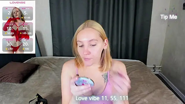 Anna Chelsea online show from 10.20.25