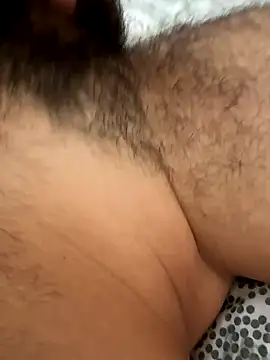 Snapshot of khloo_ chatting on 10.14.25 khloo  online show from 10.14.25