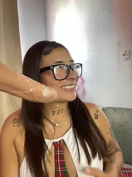 AnnieCouperr online show from 11.28.25