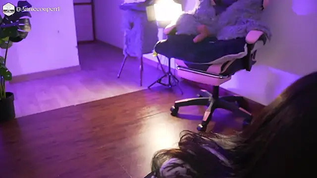 AnnieCouperr online show from 02.28.26