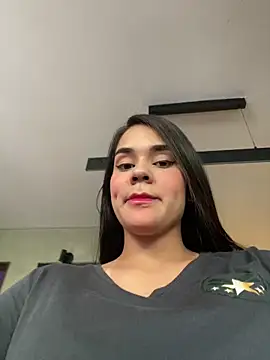 Snapshot of BellaLeclair chatting on 10.15.25 BellaLeclair online show from 10.15.25