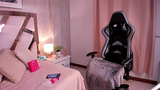 Clhoe Johnson online show from 10.02.25