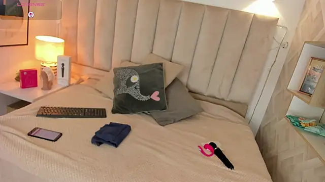 Clhoe Johnson online show from 10.25.25