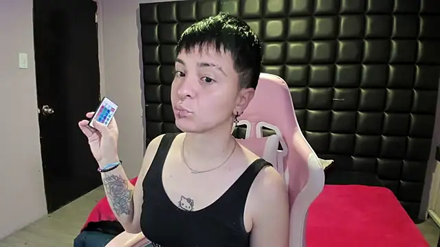  Hannah Hot online show from 11.17.25