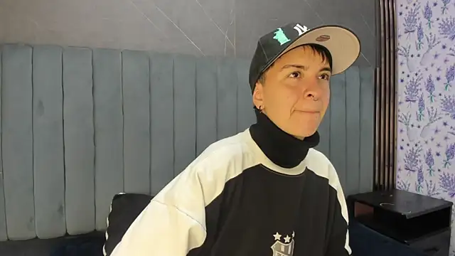  Hannah Hot online show from 12.23.25