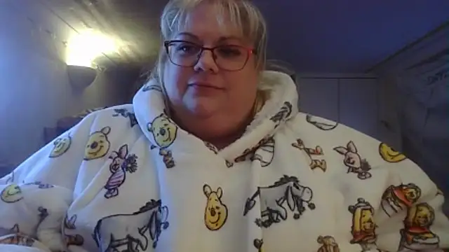 Kinkyhousewife83 online show from 11.20.25