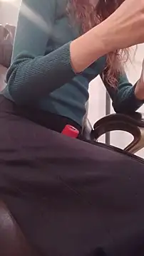 Snapshot of AnneNay chatting on 11.13.25 AnneNay online show from 11.13.25