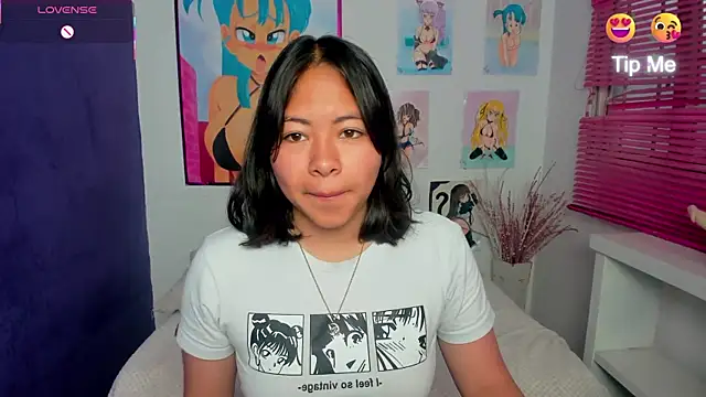 Snapshot of Louisa__clare chatting on 11.22.25 Louisa clare online show from 11.22.25