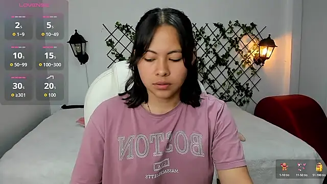 Snapshot of Louisa__clare chatting on 11.28.25 Louisa clare online show from 11.28.25