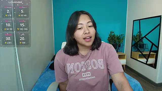 Snapshot of Louisa__clare chatting on 12.04.25 Louisa clare online show from 12.04.25