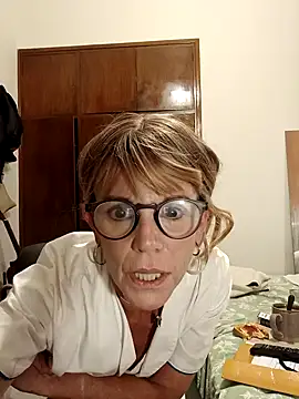 Polly23 online show from 12.19.25