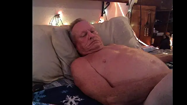 Pussyeat2please online show from 10.23.25